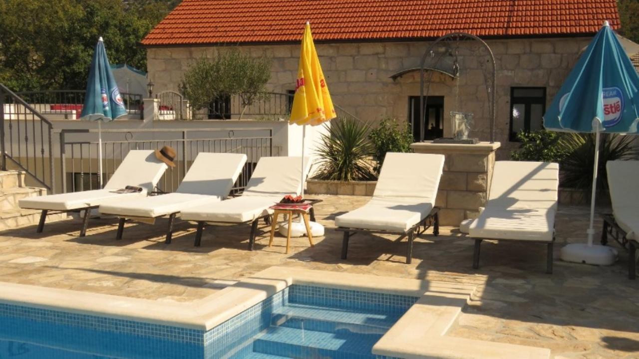 Villa Dvori Stipanovi With Heated Pool And Jacuzzi à Donje Rascane Extérieur photo