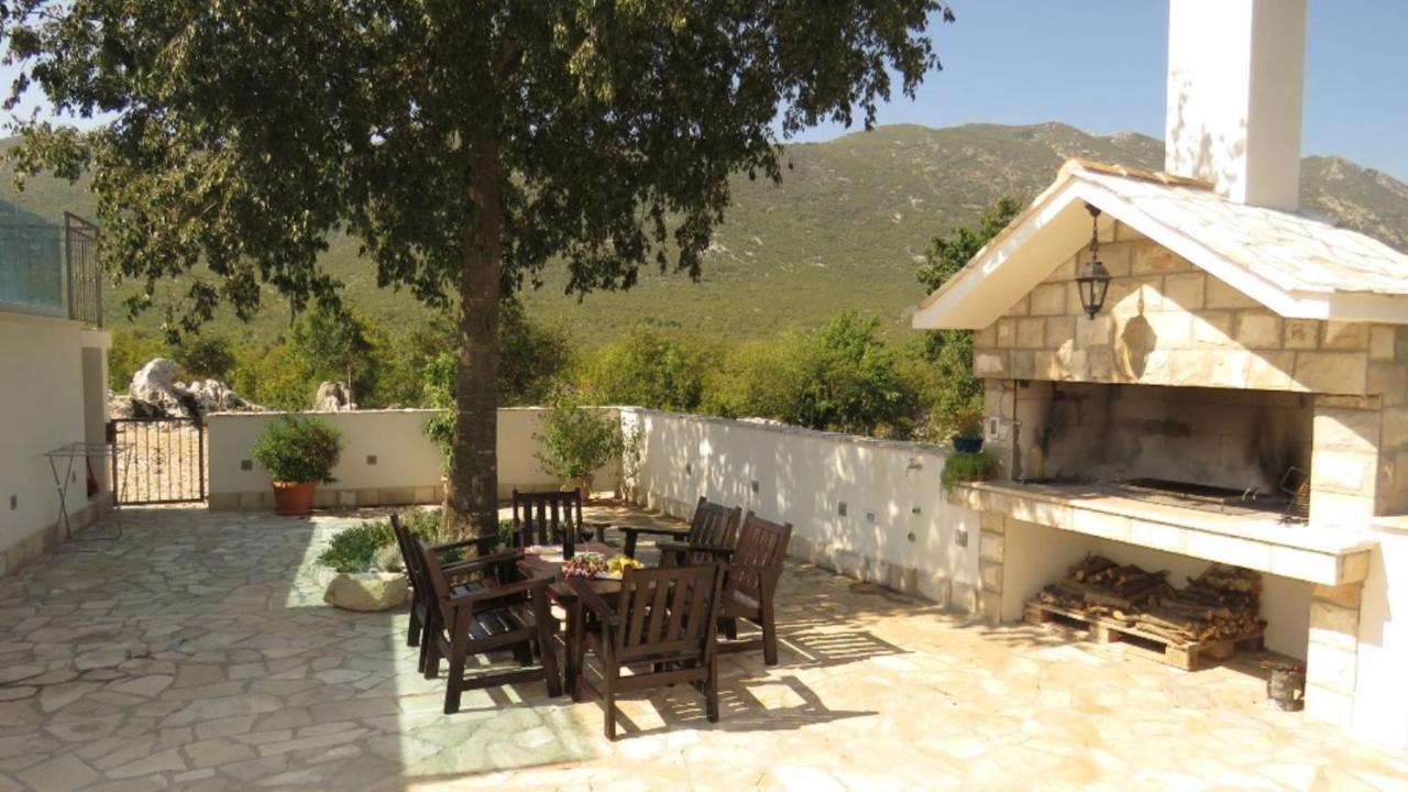 Villa Dvori Stipanovi With Heated Pool And Jacuzzi à Donje Rascane Extérieur photo