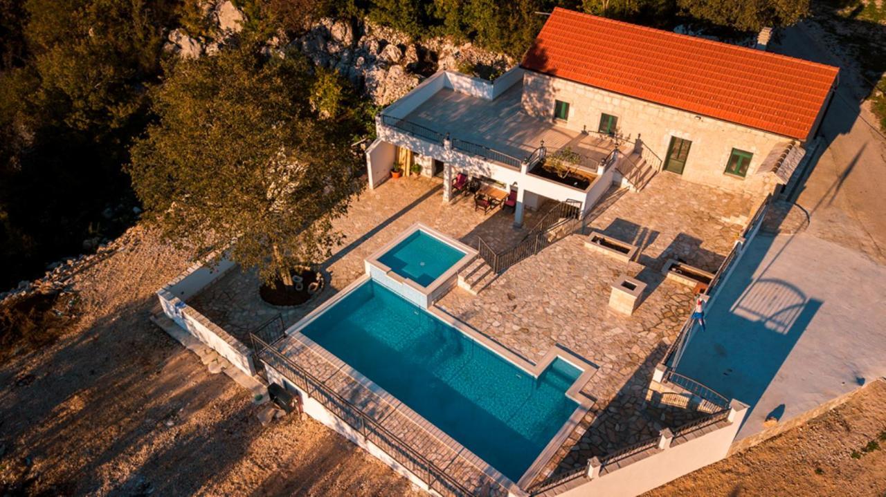 Villa Dvori Stipanovi With Heated Pool And Jacuzzi à Donje Rascane Extérieur photo