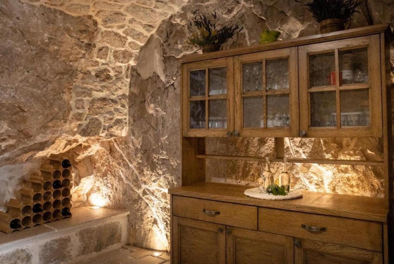 Villa Dvori Stipanovi With Heated Pool And Jacuzzi à Donje Rascane Extérieur photo